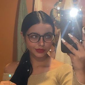 Meet your Posher, María